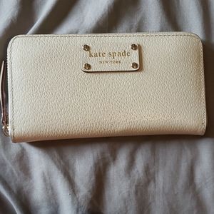 Kate Spade zippered wallet